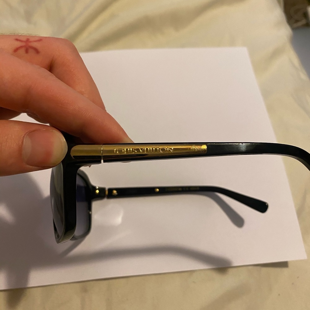Louis Vuitton sunglasses OS - Picture 3 of 5